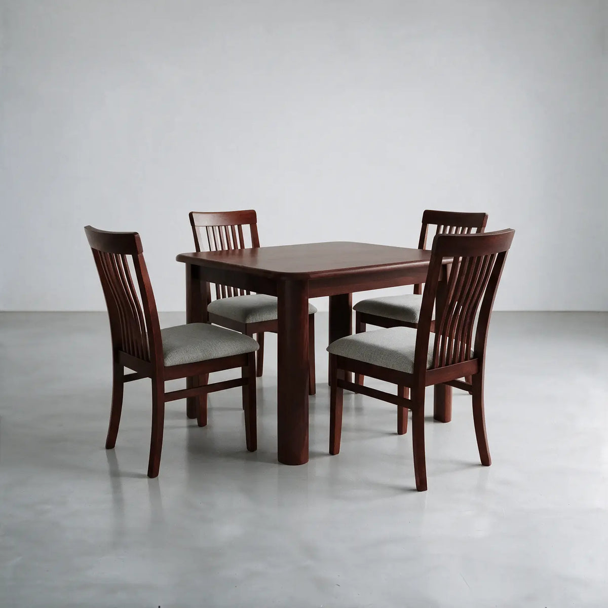 Comedor de 4 sillas modelo Euca