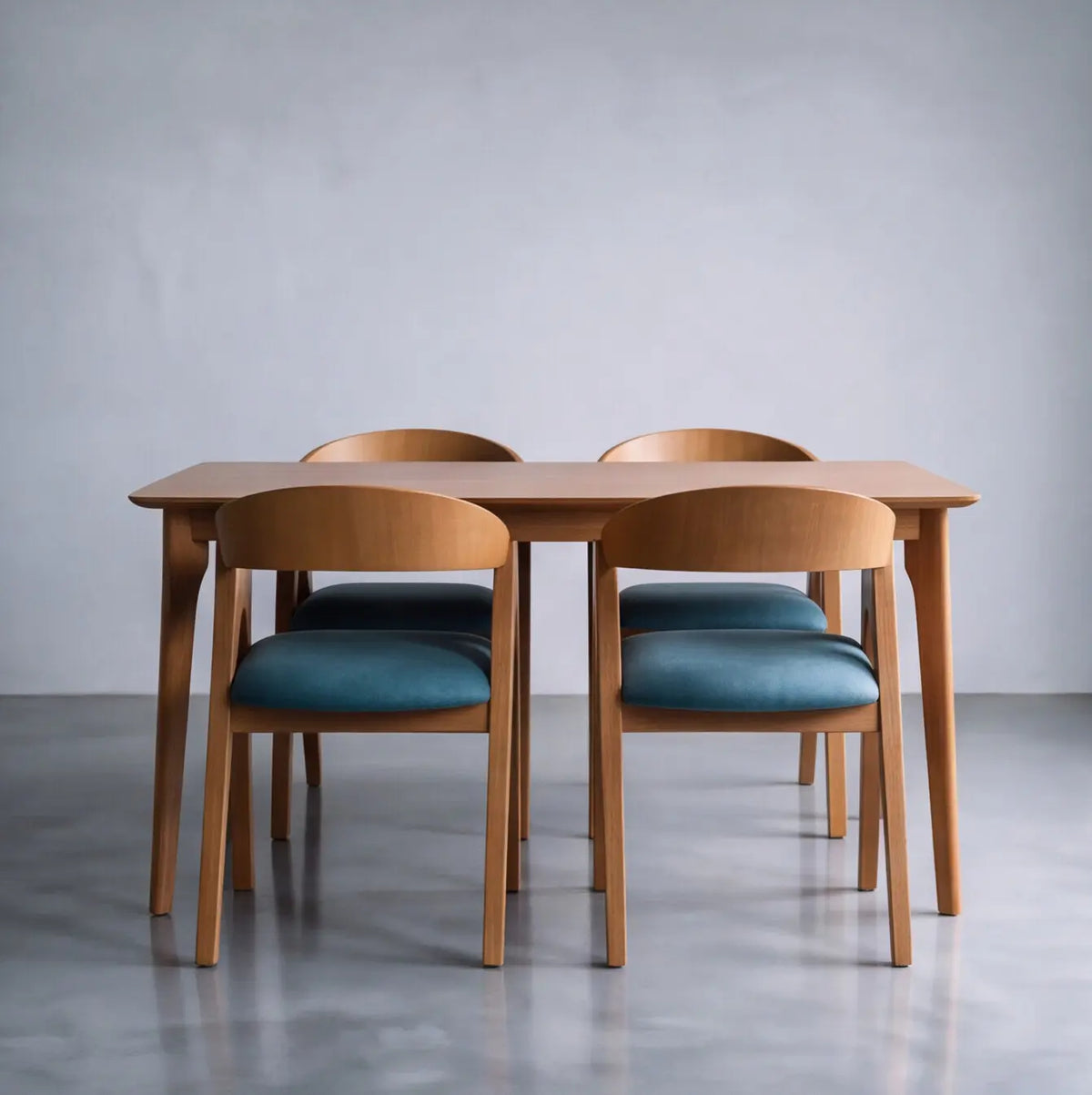 Comedor Nórdico 4 sillas curvas